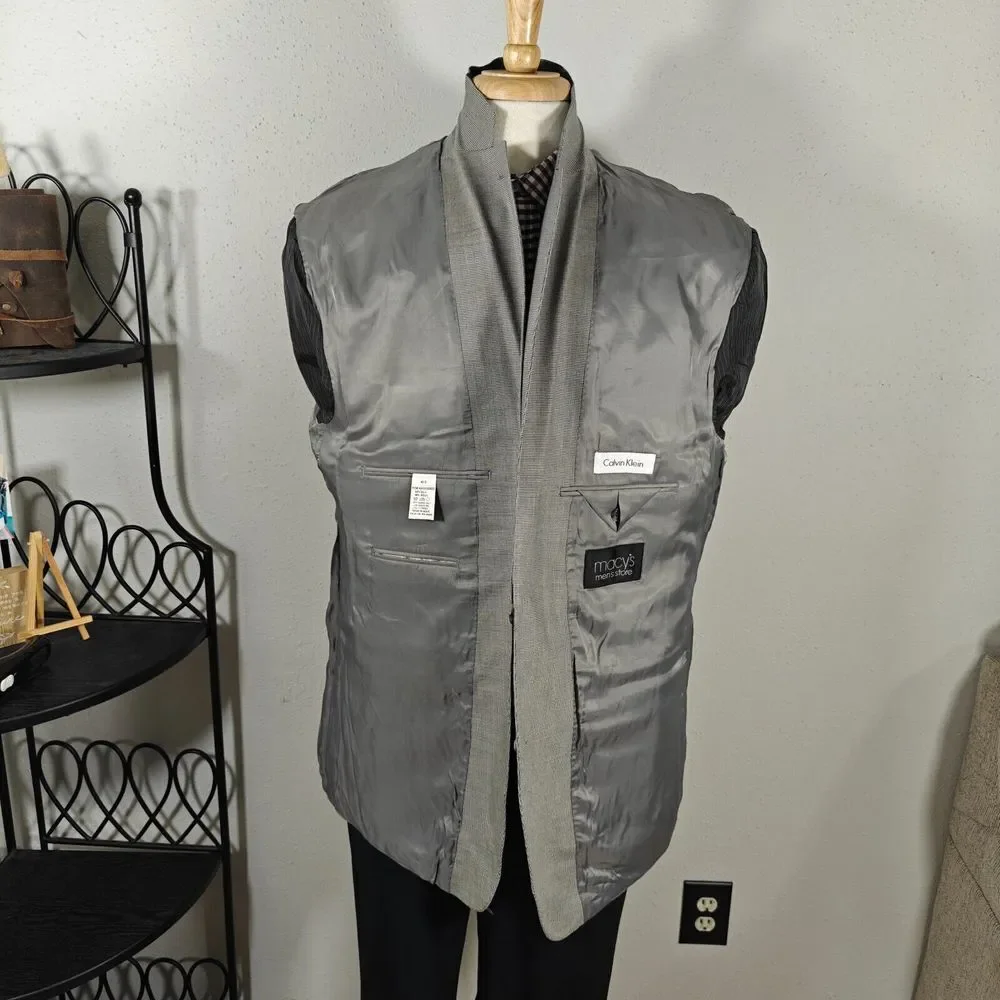 Calvin Klein Men's Sport Coat Blazer Two Button Gray Nail Head‎ Silk Wool 46R